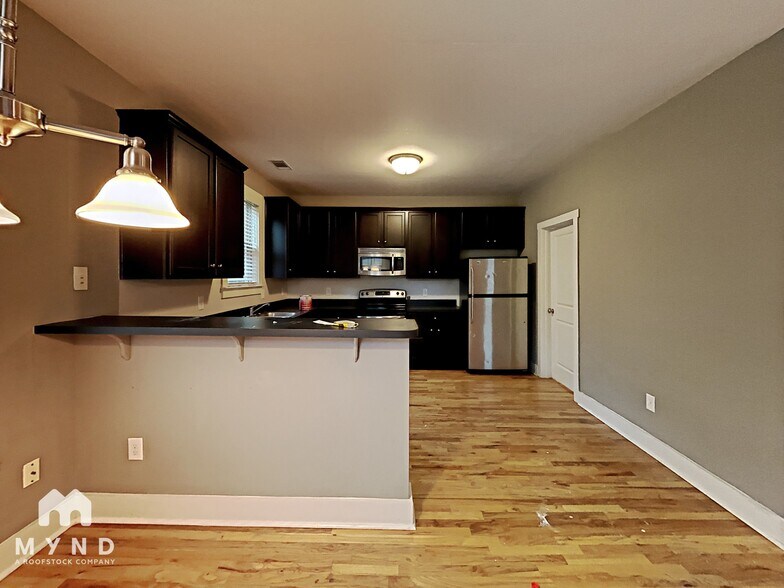 Building Photo - 183 Herring St