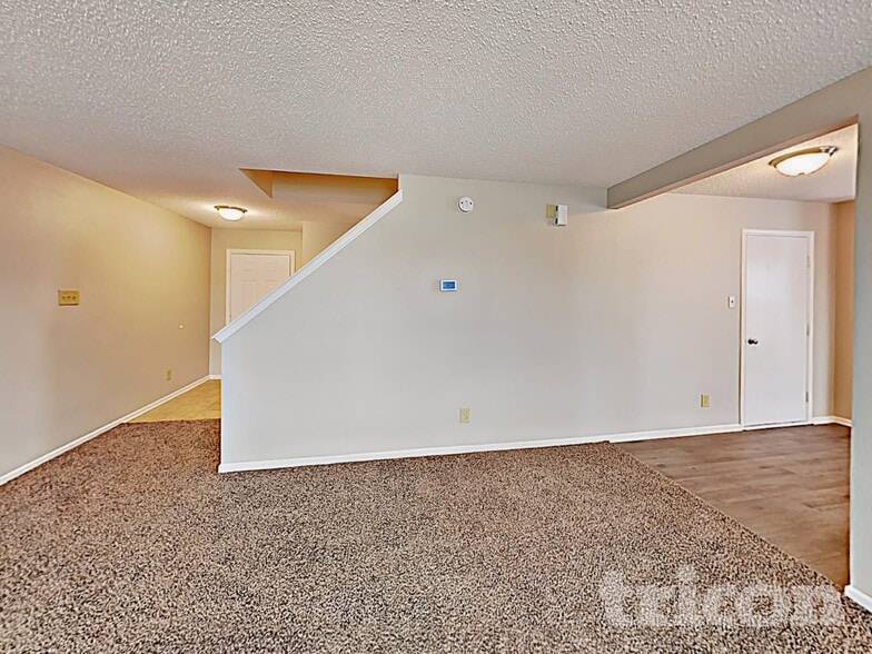 Building Photo - 2875 Ludwig Dr