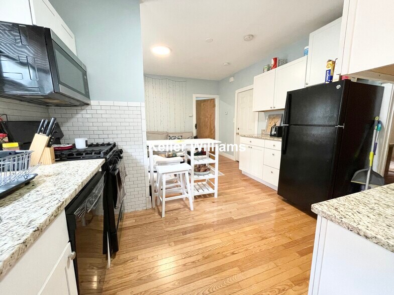 Building Photo - 44 Ward St