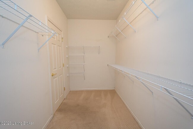 Building Photo - 2704 Bradford Commons Dr