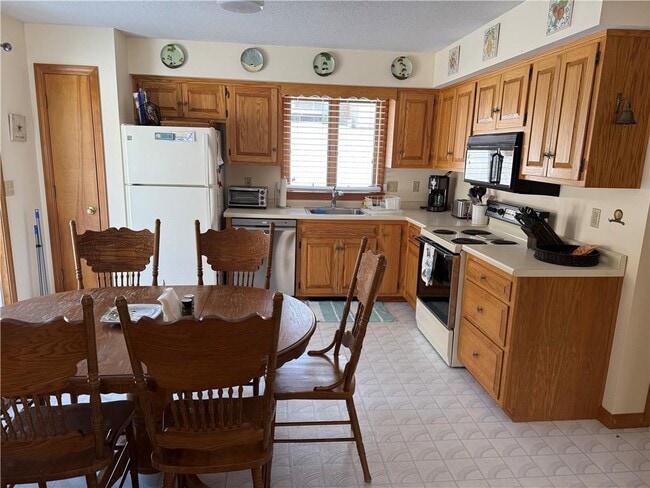 Building Photo - 630 Green Hill Beach Rd