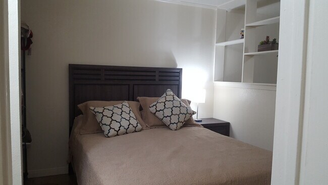 Master Bedroom - 4600 University Center Dr