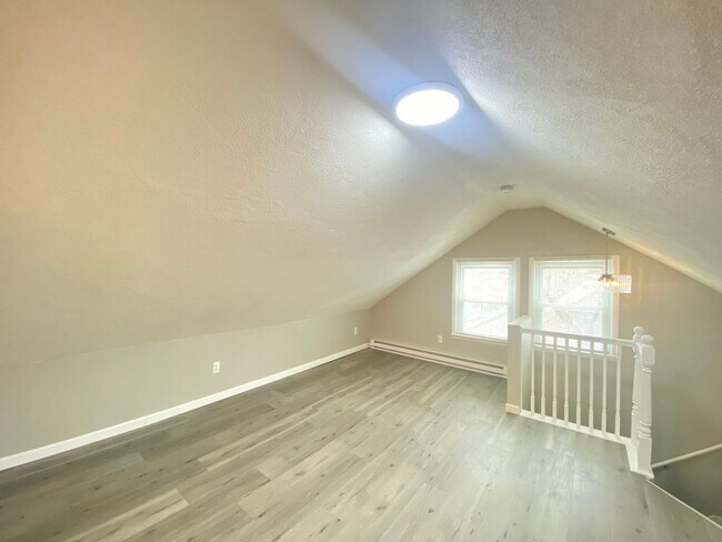 Building Photo - 7 Commercial St