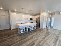 Building Photo - Hoopili Kaikea 2br/1ba with 1-car garage & stall