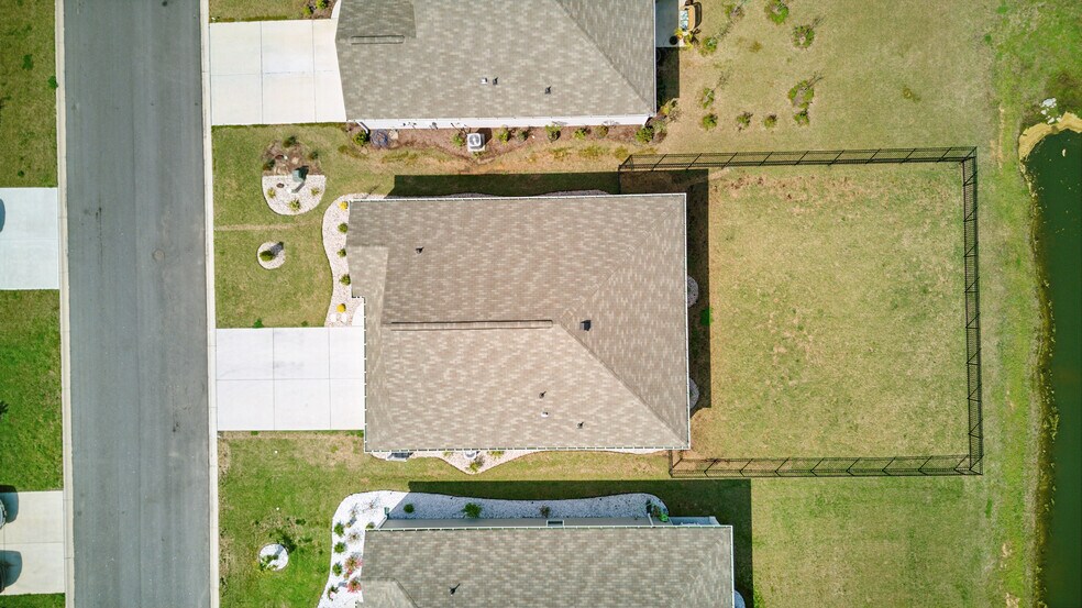 Building Photo - 580 Talisman Trl