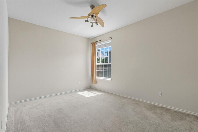 Building Photo - 125 Pine Cove