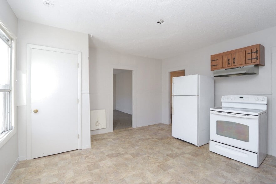 Kitchen - 32 Parker St