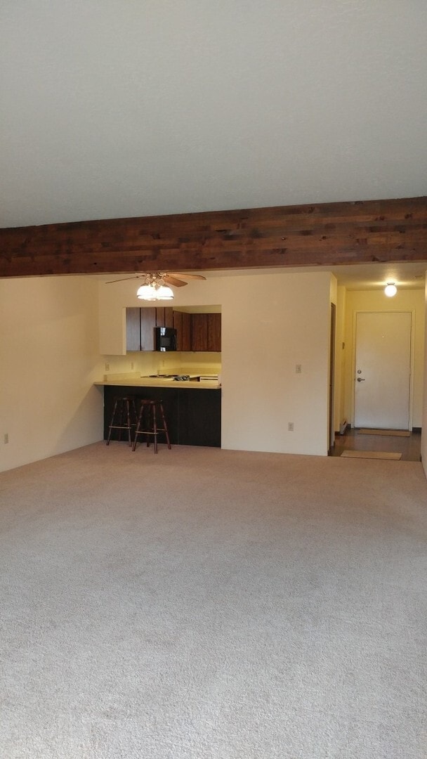 Building Photo - Maplewood Condo with Fireplace in the Farv...