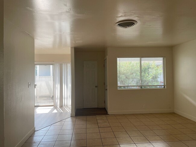 Building Photo - 1414 W Vassar Ave