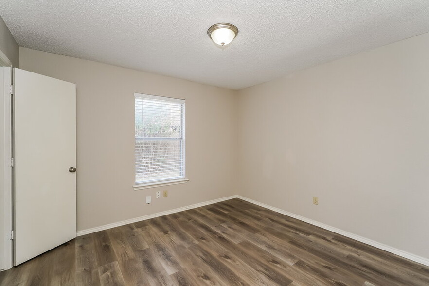 Building Photo - 7900 Flowertree Ct