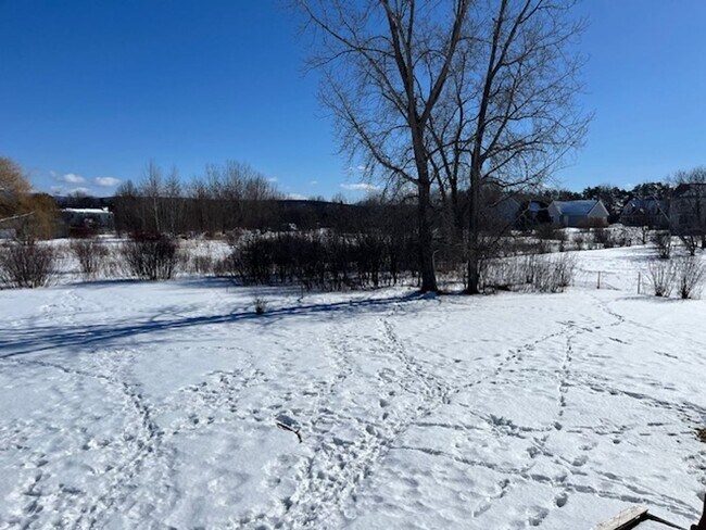 Building Photo - 3 Bedroom Home in South Burlington VT Available 5/1 or anytime in April!