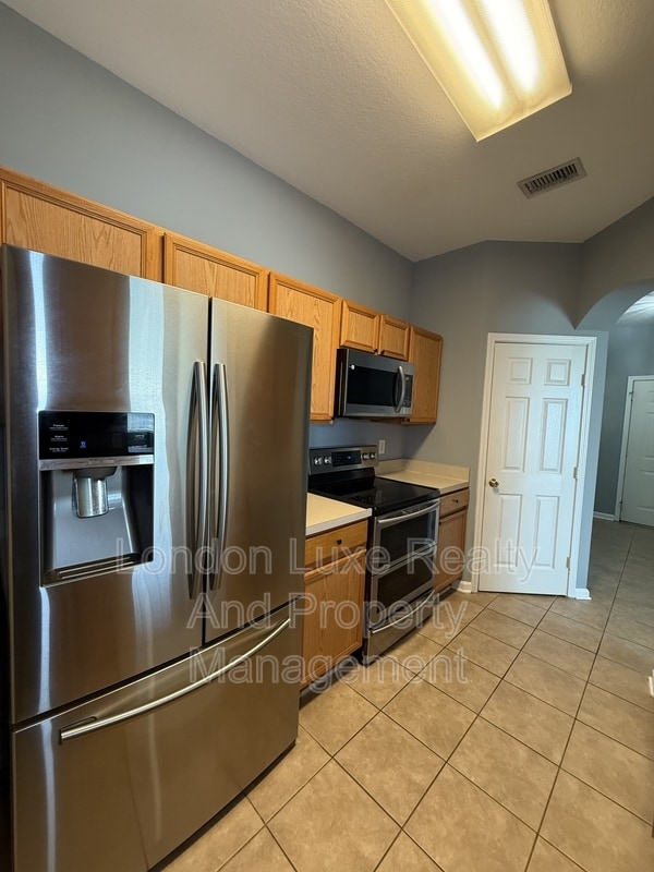 Building Photo - 7990 Baymeadows Rd