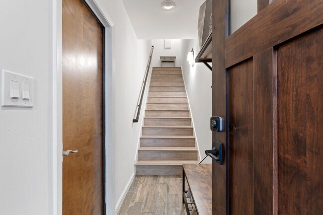 Building Photo - 3 Bed 2 Bath Seasonal Rental