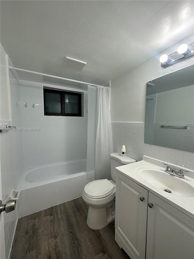 Building Photo - 529 SW 4th St