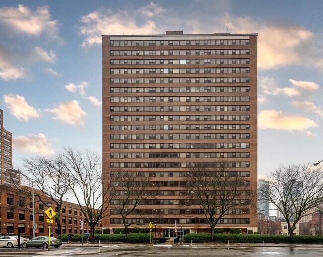 Building Photo - 135 Montgomery St