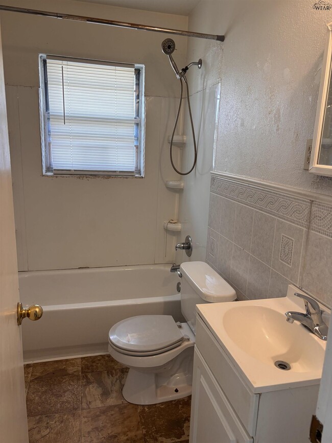 Building Photo - 1407 Harris Ln