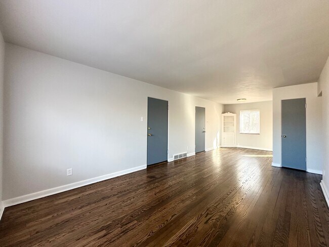 Building Photo - 5948 Nagel Ave