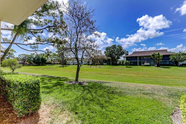 Building Photo - 6479 Chasewood Dr