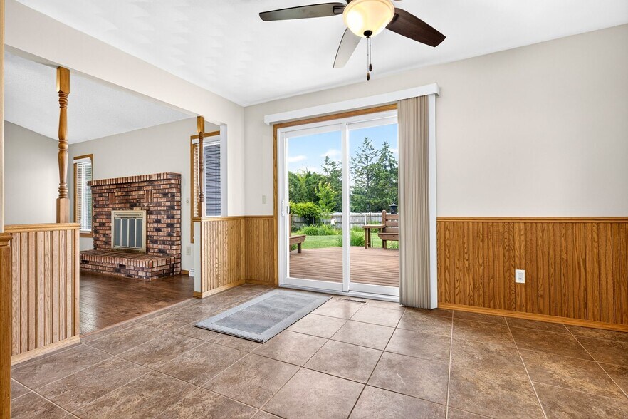 Building Photo - 3033 W Hiawatha Dr