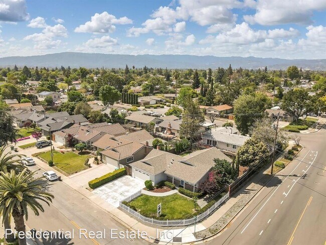 Building Photo - 4 br, 2 bath House - 1301 Poe Lane