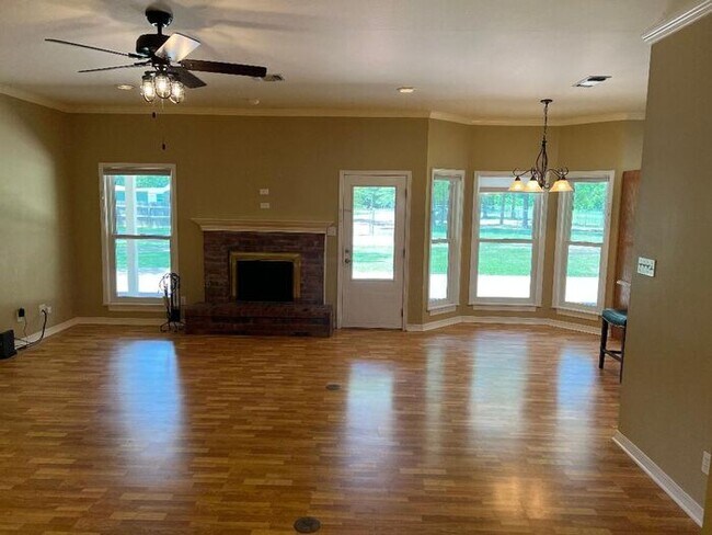 Building Photo - *ELLERBE ROAD - NORRIS FERRY AREA*NICE HOME*