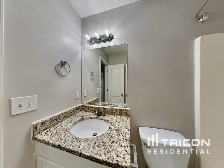 Building Photo - 5085 Towne Park Dr