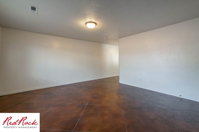 Building Photo - 2801 E 450 N