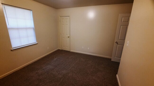 Building Photo - 154 Garden Trail