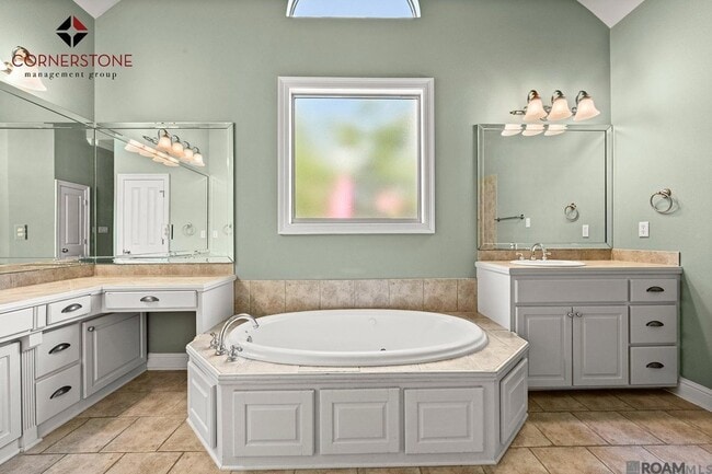 Building Photo - 8564 Grand View Dr