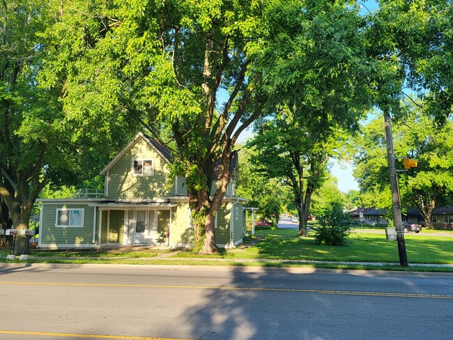 Building Photo - 1807 Raible Ave