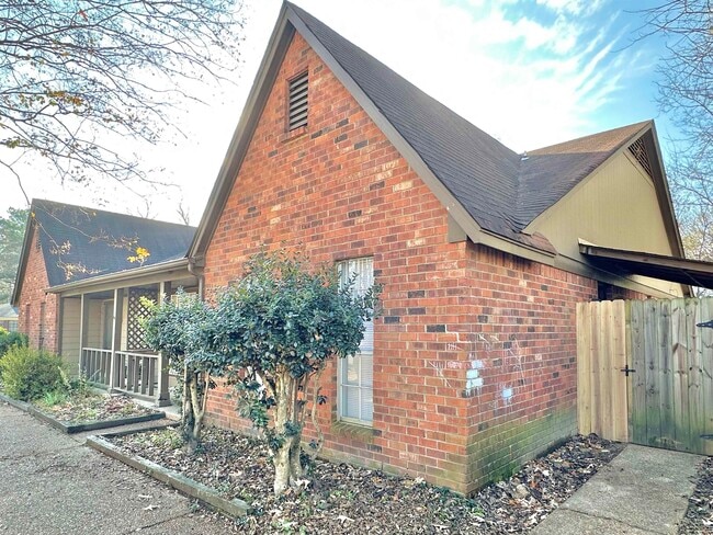 Building Photo - 2065 Goldbrier Ln