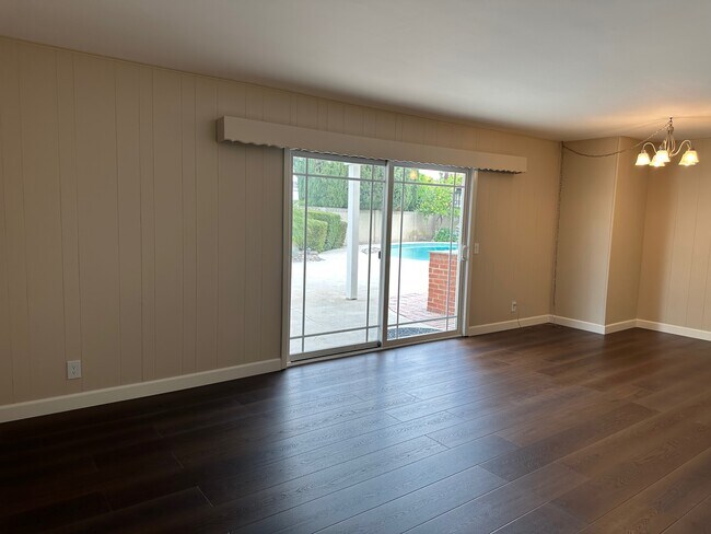 Building Photo - 1393 Scotch Cir