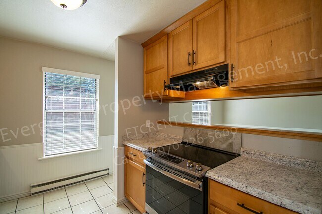 Building Photo - 661 Hanna St