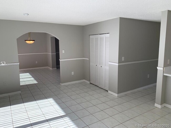 Building Photo - 3400 SW 153rd Ave