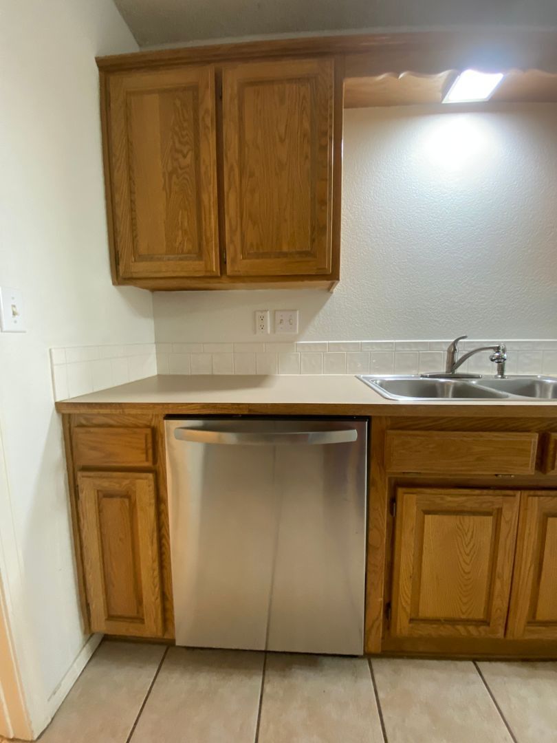 Building Photo - 4377 W Cheyenne Dr