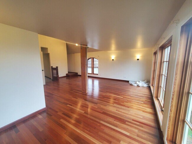 Building Photo - Newly remodeled with quality and comfort throughout.