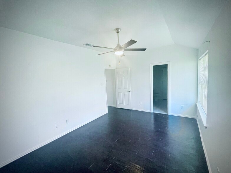 Building Photo - 2719 Exline St