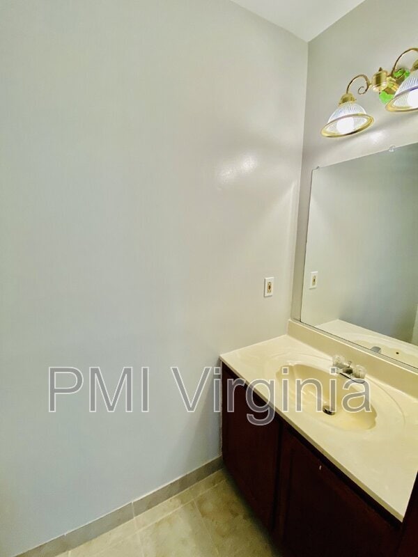 Building Photo - 604 Birchridge Ct
