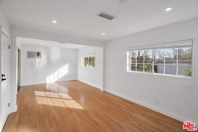 Building Photo - 15005 Killion St