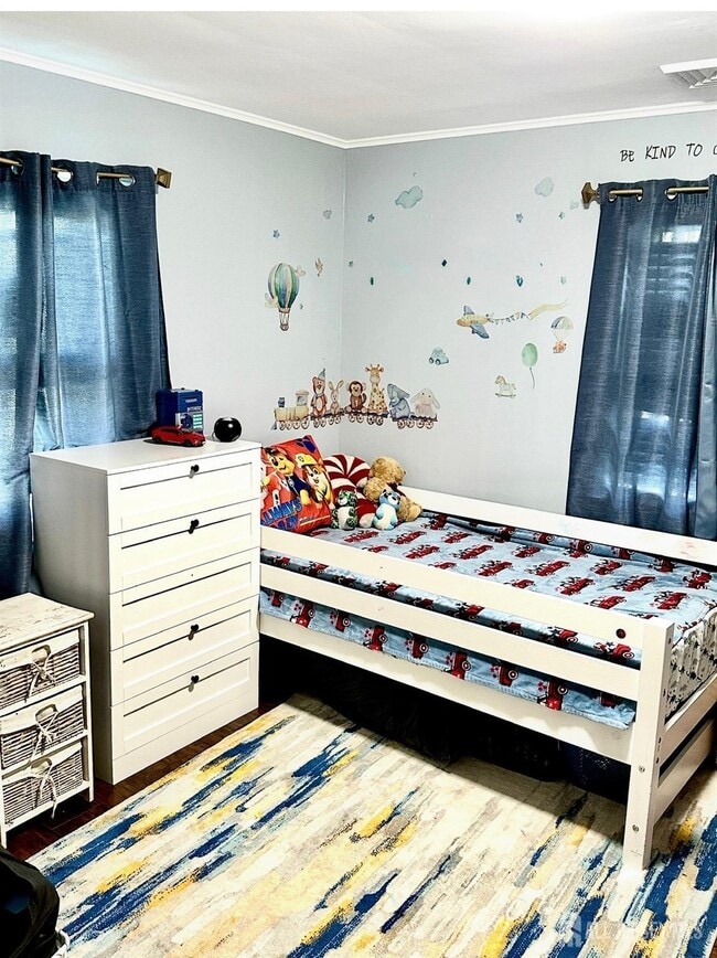 Building Photo - 985 Arnet Ave