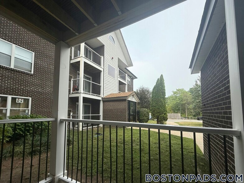 Building Photo - 21 Kenmar Dr