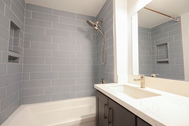 Building Photo - 7035 Lisa Ln