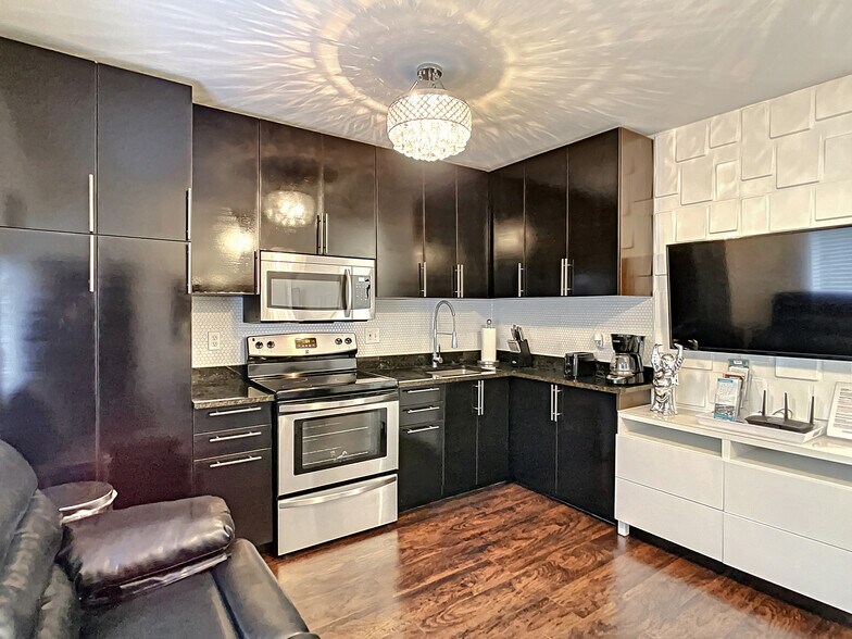 Fully Equipped Kitchen - 2700 SW 36th Ave