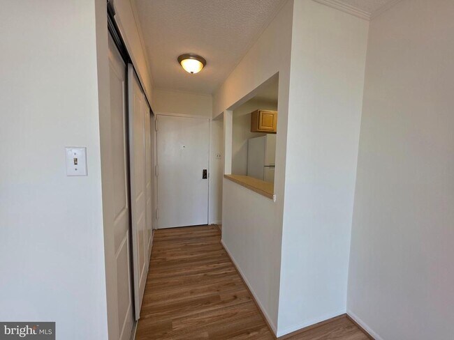 Building Photo - 2059 Huntington Ave