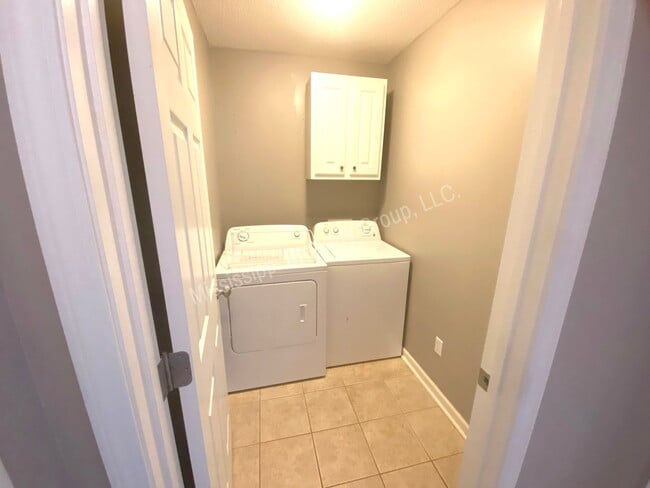 Building Photo - 3BR/2BA For Rent