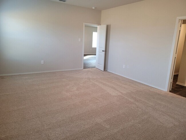 Building Photo - Beautiful Home in Arroyo Ranch!