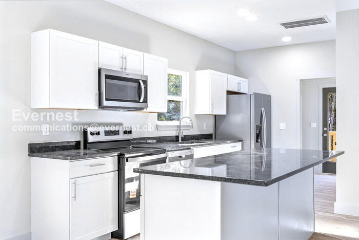 Building Photo - 1617 Roanoke Ave