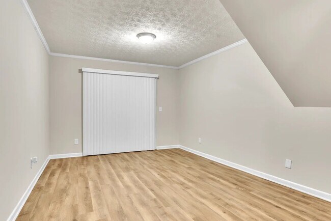 Building Photo - 3728 Adamsville Dr SW