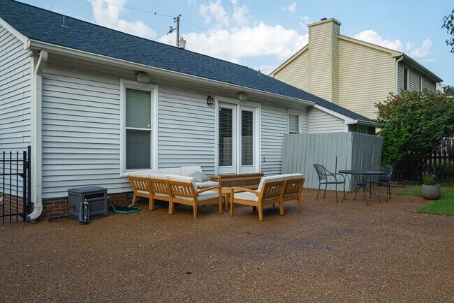 Building Photo - 5148 Village Trce