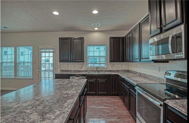 Building Photo - 403 Pointe View Dr